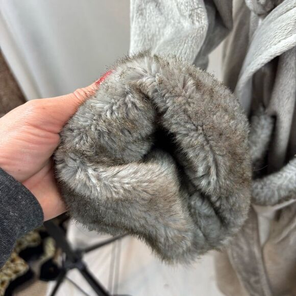 Ladies Pottery Barn Faux Fur Ombre Robe Size Medium Grey - Picture 8 of 12